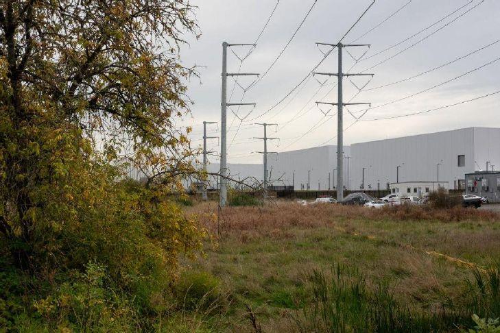 Oregon governor forms new committee to advise on massive data center growth