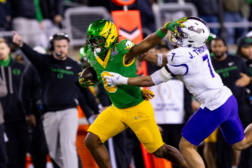 Transfers, reported injury potentially hamper Oregon ahead of Peach Bowl